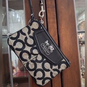 ☆ Low Start ☆ COACH Black and Gray Wristlet, 6in x 4in, GUC